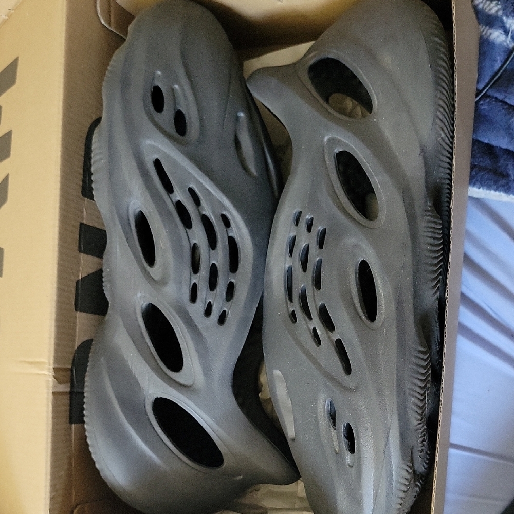 Yeezy FOAM RNR Size 12 Onyx - Used Good Condition - Og Box Slightly Damaged